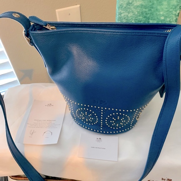 ⭐️💙COACH “RARE” GORGEOUS BLUE STUDDED SHOULDER BAG  PRISTINE INSIDE AND OUT! - Picture 8 of 12